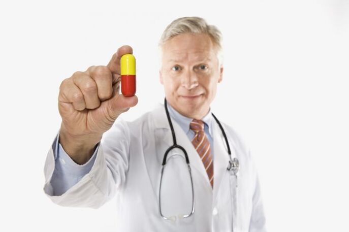 liječnik nudi lijek za prostatitis